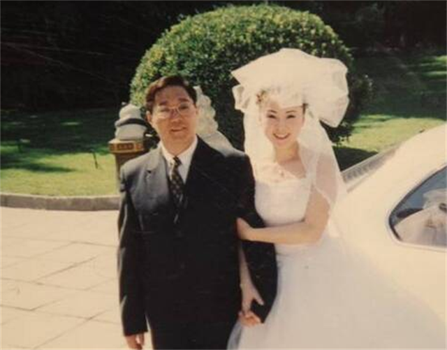 54岁《红楼梦》晴雯近况，替夫还债千万！泪崩自述丈夫死后租房住