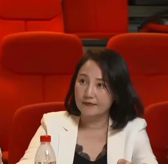 52岁的广东台主持人徐洁寻找接班人,她直言20多年来从不敢松懈