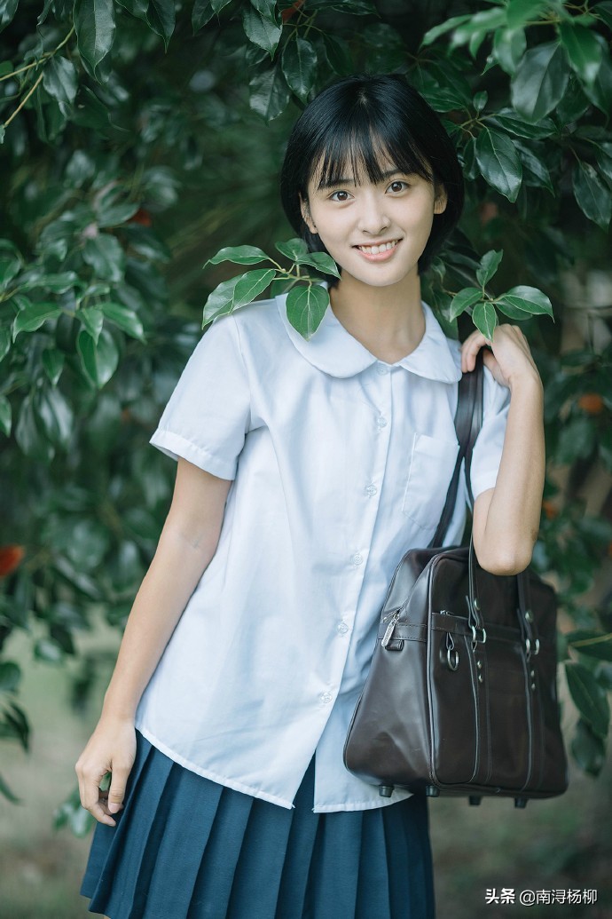 《爱格》里藏了这么多明星的早期照片？迪丽热巴、高伟光、白敬亭