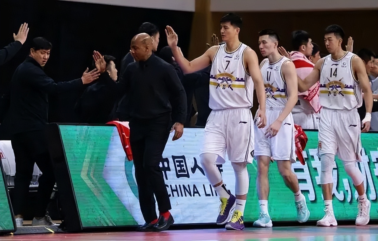 cba常规赛第一名是哪个队（CBA排名更新！北控力压辽篮升至第一，马布里带队迎来梦幻开局）-趣拿体育