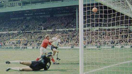 华金世界杯的传球出界（世界足坛五大“窦娥冤”：纯真善良的我们，多多重温这些黑历史）