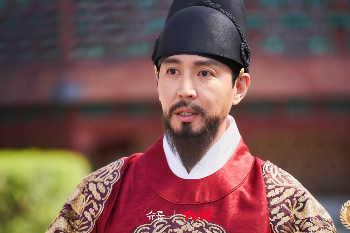 《王后伞下》:王超聪明8个小细节!靠母亲上位却「不妈宝」