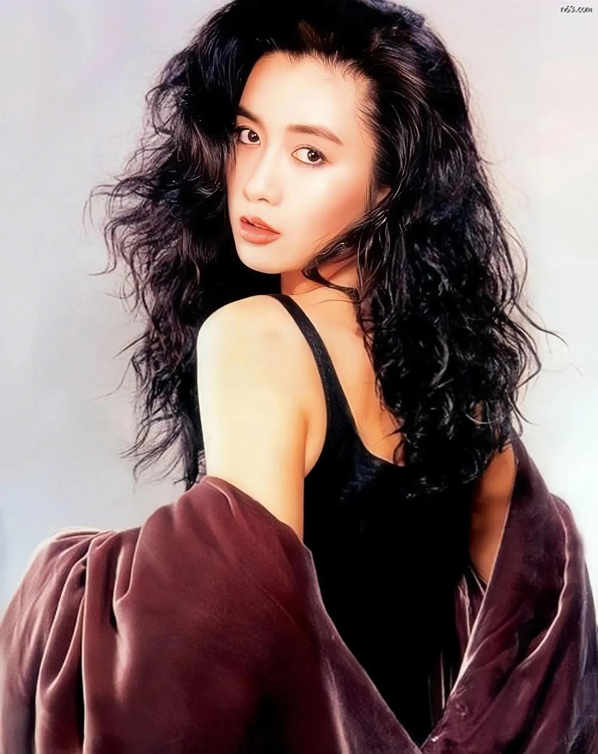 比林青霞还要美的吕秀菱,为何自甘堕落,踏入艳星行列