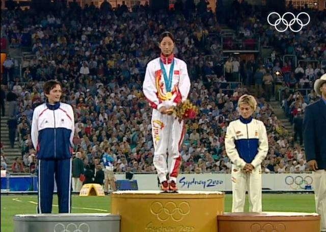 “孤独”的奥运冠军：教练组提前离场，夺冠后，没有一面国旗加身