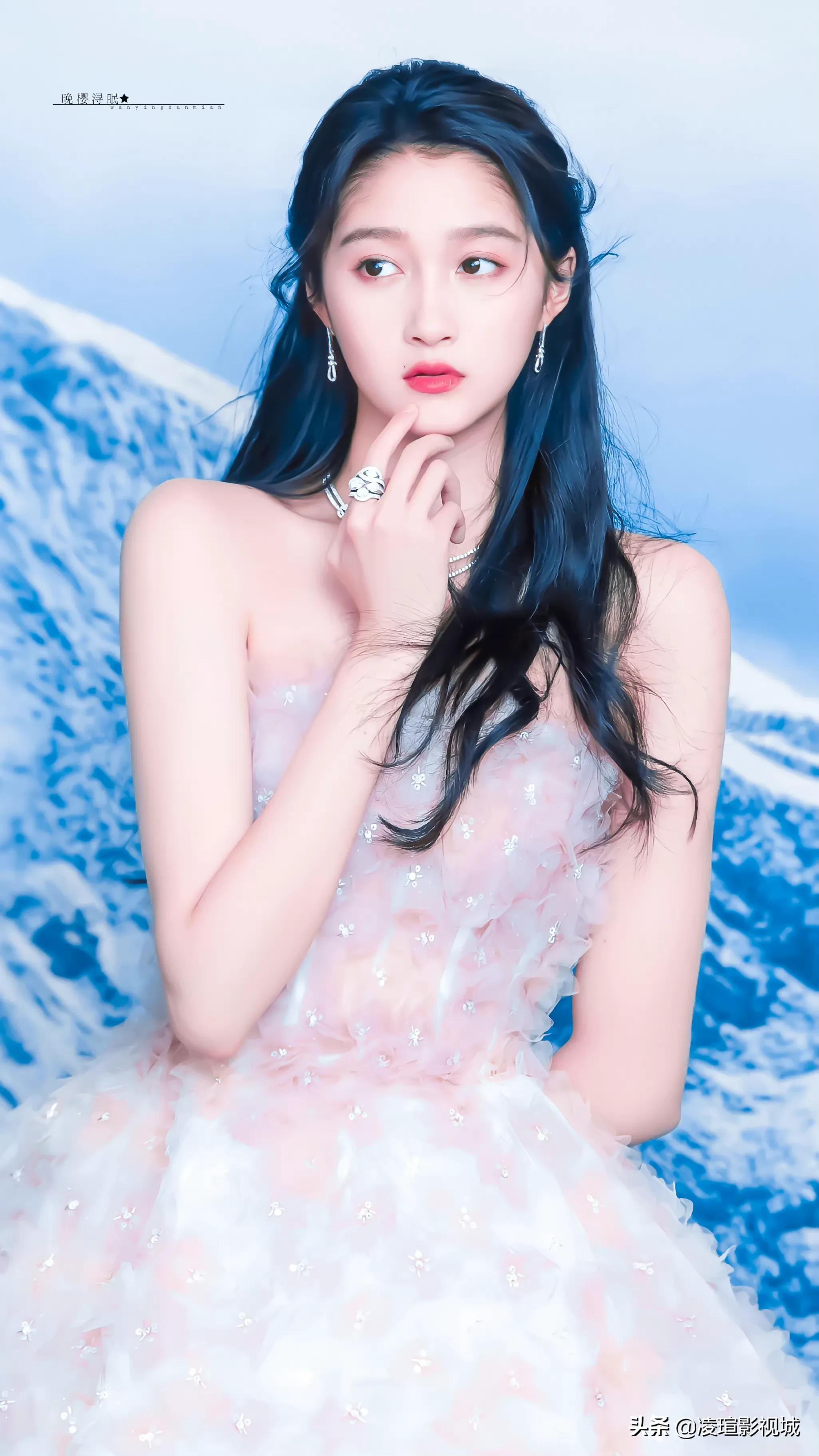 明星壁纸图片分享：关晓彤（2）