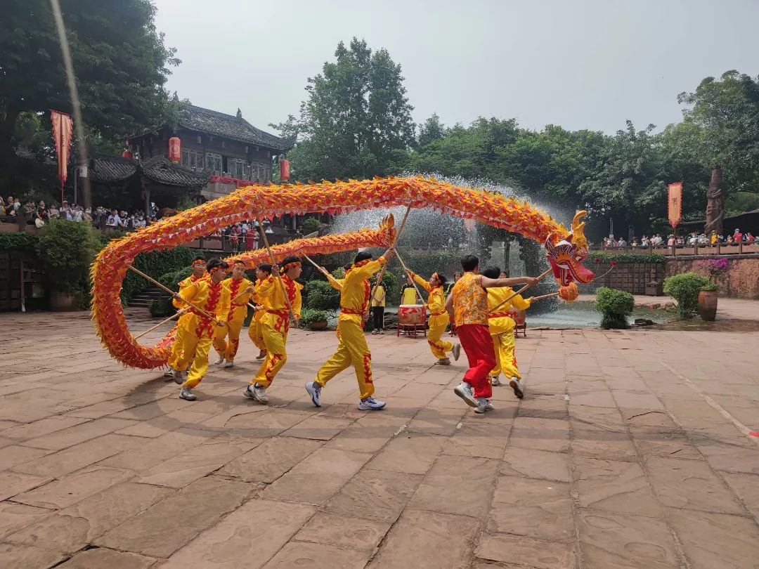 浓情端午 鼓乐龙腾——黄龙溪学校小龙队受邀参加景区文化展演活动