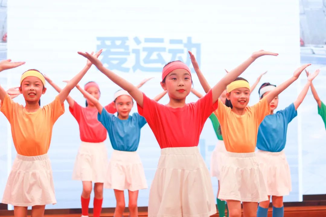 华阳实小举行“童星耀五月·艺术绽花开”群舞比赛（三四年级）