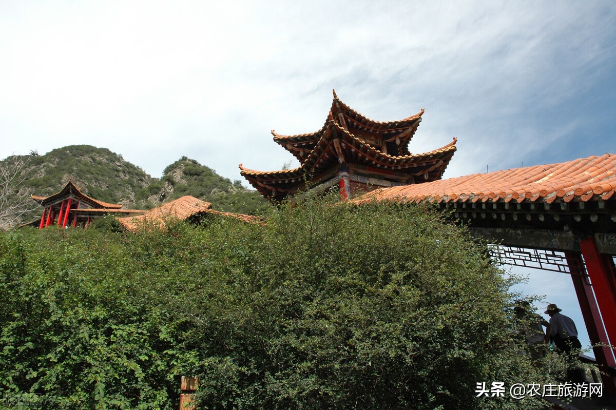 老爷山,又叫元朔山,北武当山,位于西宁市北35公里大通县桥头镇苏木莲