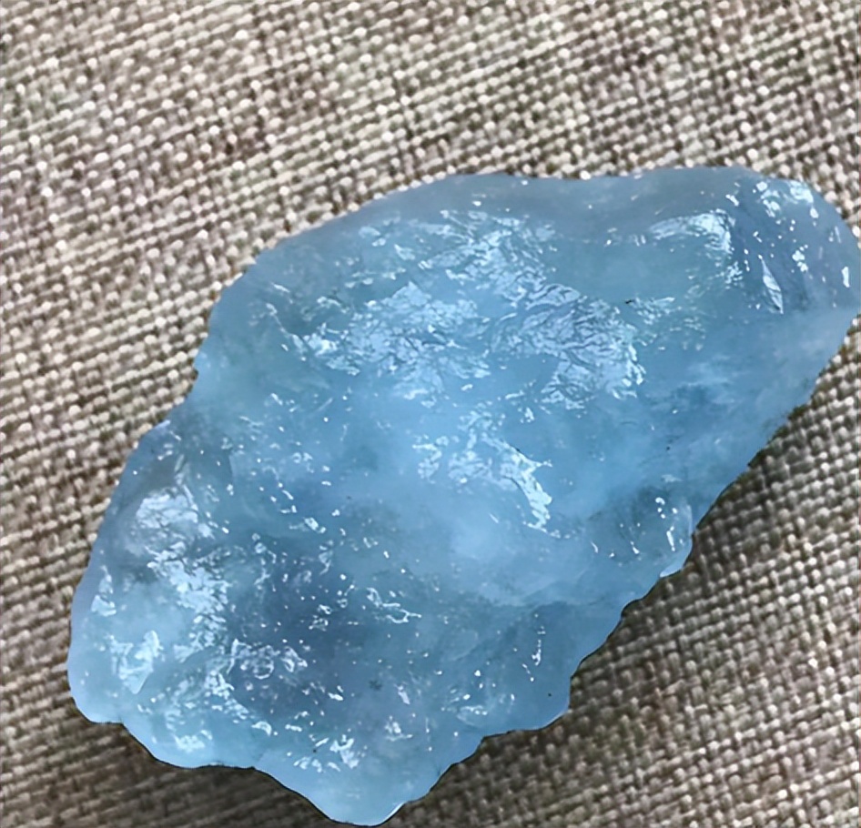 云南哪里能捡到翡翠原石(随手捡到宝石的地方,不是富饶的浙江而是美丽