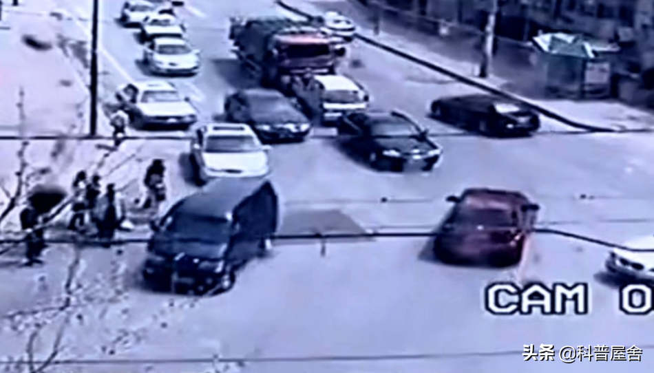 2011年大连32岁的交警被人当街打死，打人者有钱有势，结局如何？