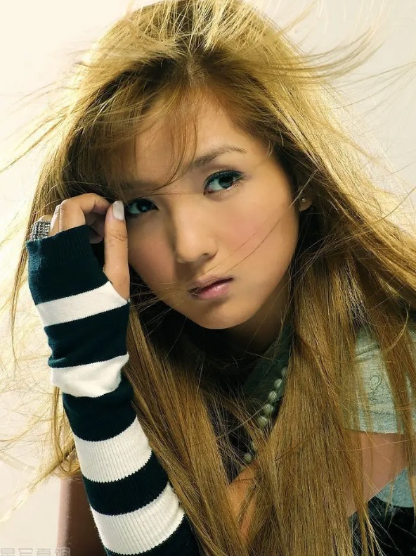 三个孩子两个爹,"超女"何洁的心酸人生