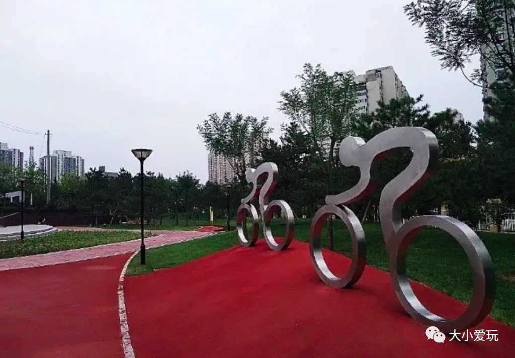 北京足球公园(没想到帝都还有这么多各具特色的运动公园！骑行、足球、泵道……)