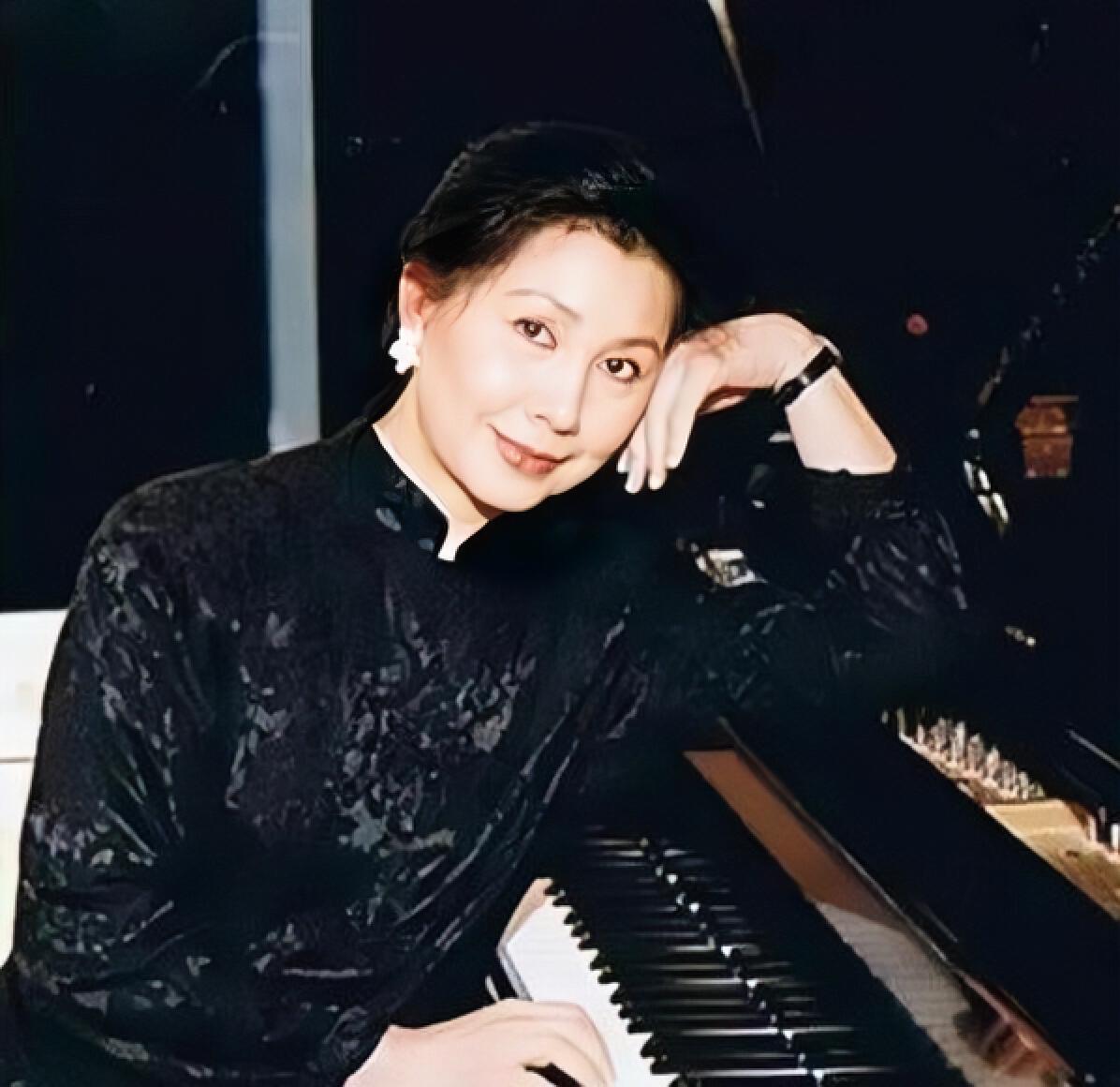 香港知名老戏骨惊喜复出!大秀琴技惊艳观众,当老师桃李满天下