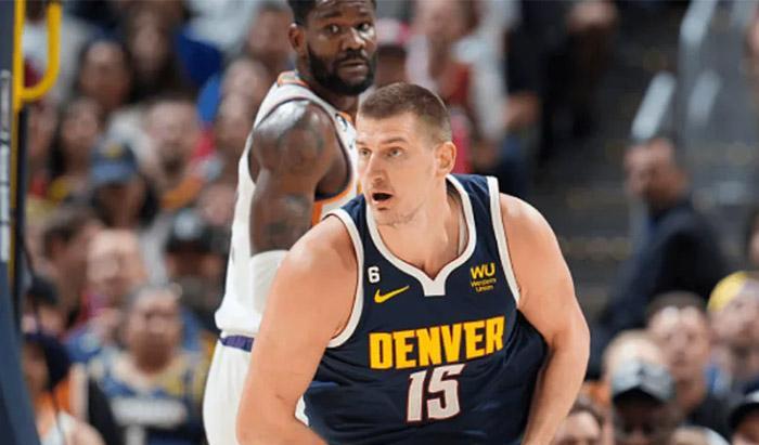 NBA实时比分（0-2！杜兰特不敢相信，约基奇39+16+5创纪录，太阳暴露三大隐患）
