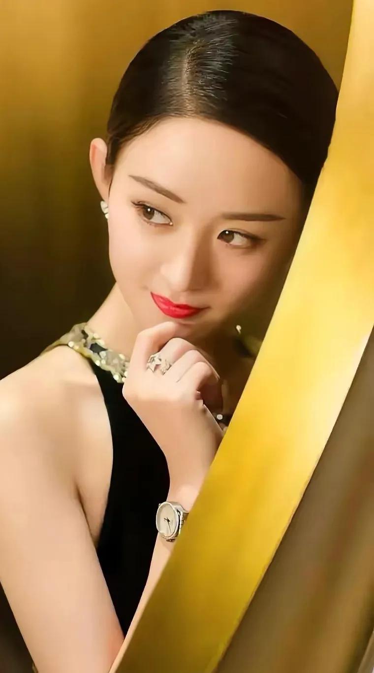 女星赵丽颖—巧笑嫣然，淡妆点缀，瓷肌红唇，漂亮的不像话