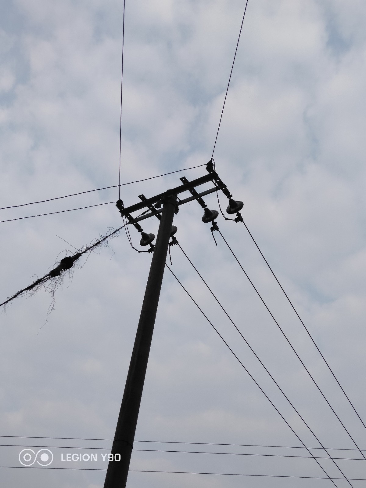 玩游戏这样才快乐，“性能霸王龙”联想拯救者Y90上手实测