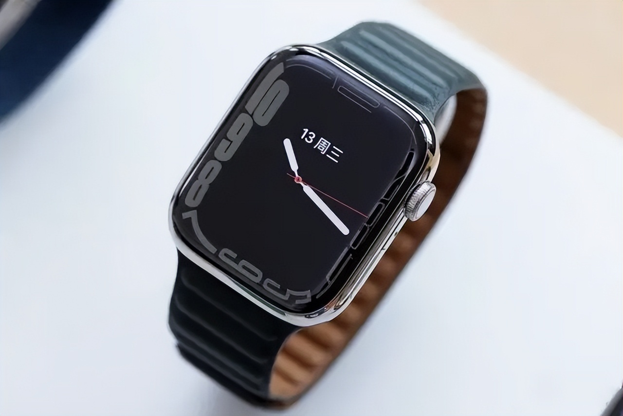 网友评价apple watch s8,这个硬伤被反复提及!安卓值得苹果学习