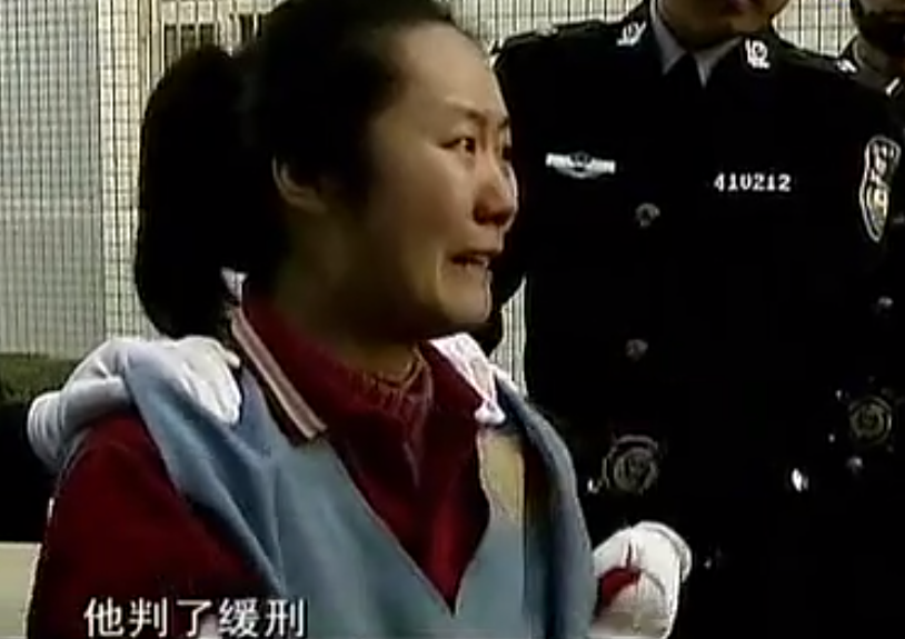 2005年，河南22岁护士被40岁医生侵犯，后来伙同高中男友将其杀害