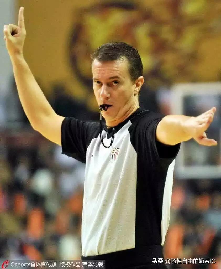 nba为什么不可以惹裁判（要判罚尺度“与国际接轨”，那为什么CBA不干脆请洋裁判执法？）