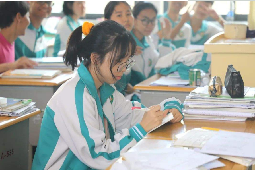 教育部发通知，将建立上千所“中职院校”，中等生听后忧心忡忡