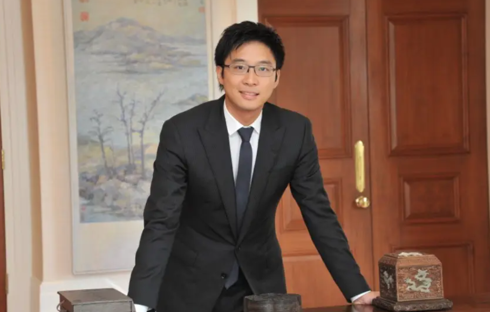 何猷亨被霍启山取代,梁安琪为何不为儿子争?或许四房已决心离开