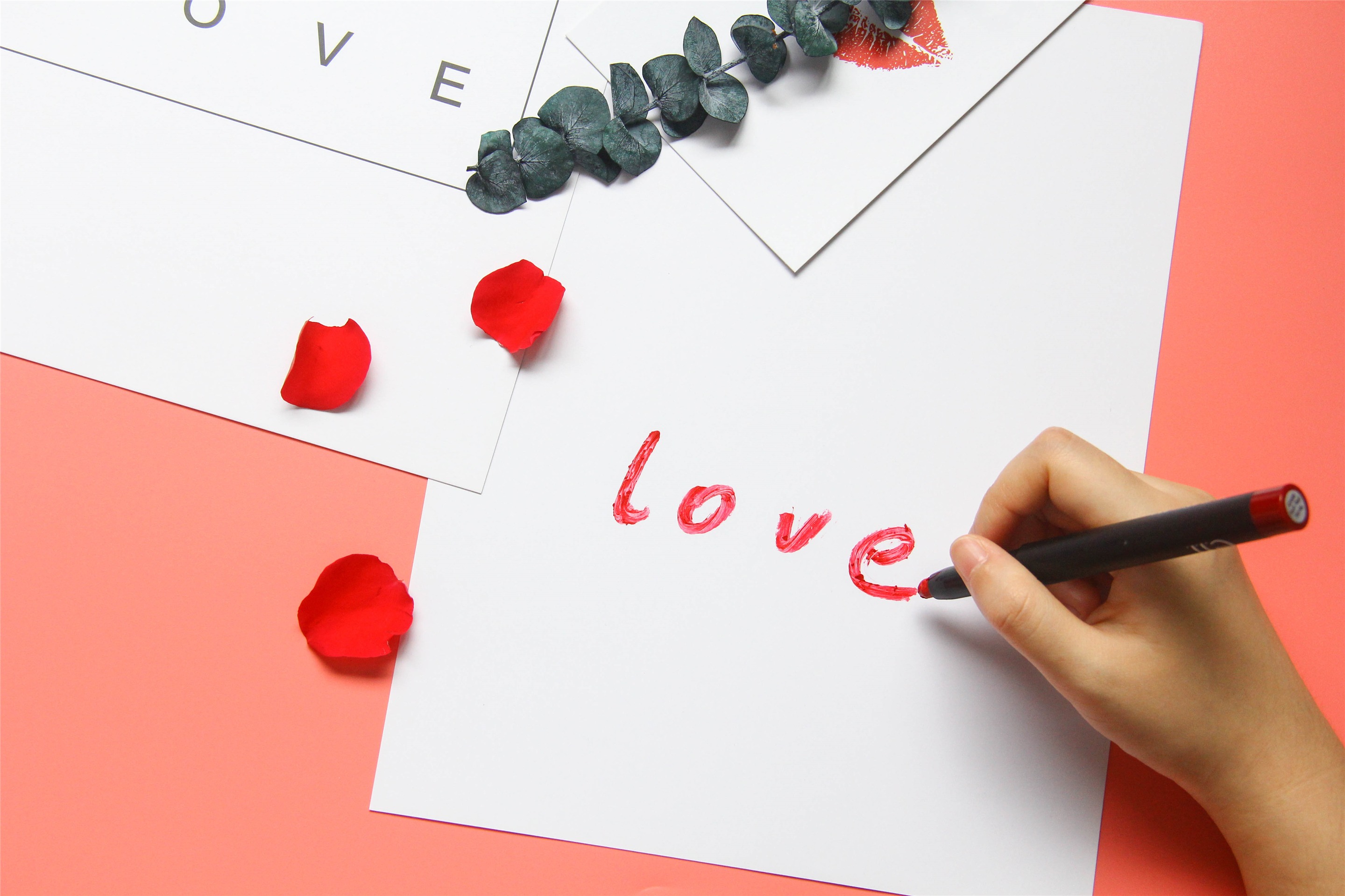 爱一个人，可以不用说“我爱你”，这样说更有“情调”