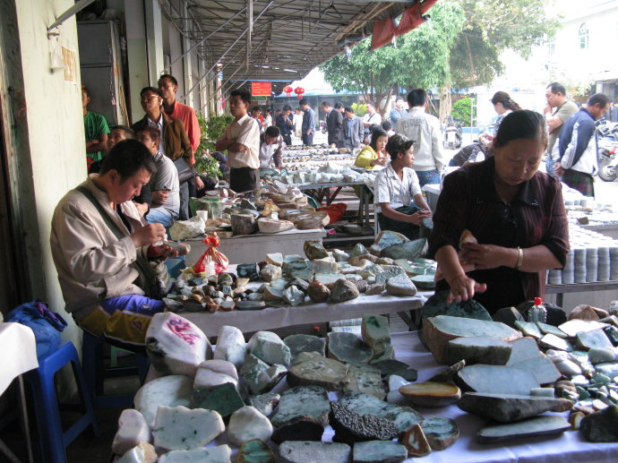 2015年，江苏女工意外收到1530万元的转账，来自15年前收养的孤儿