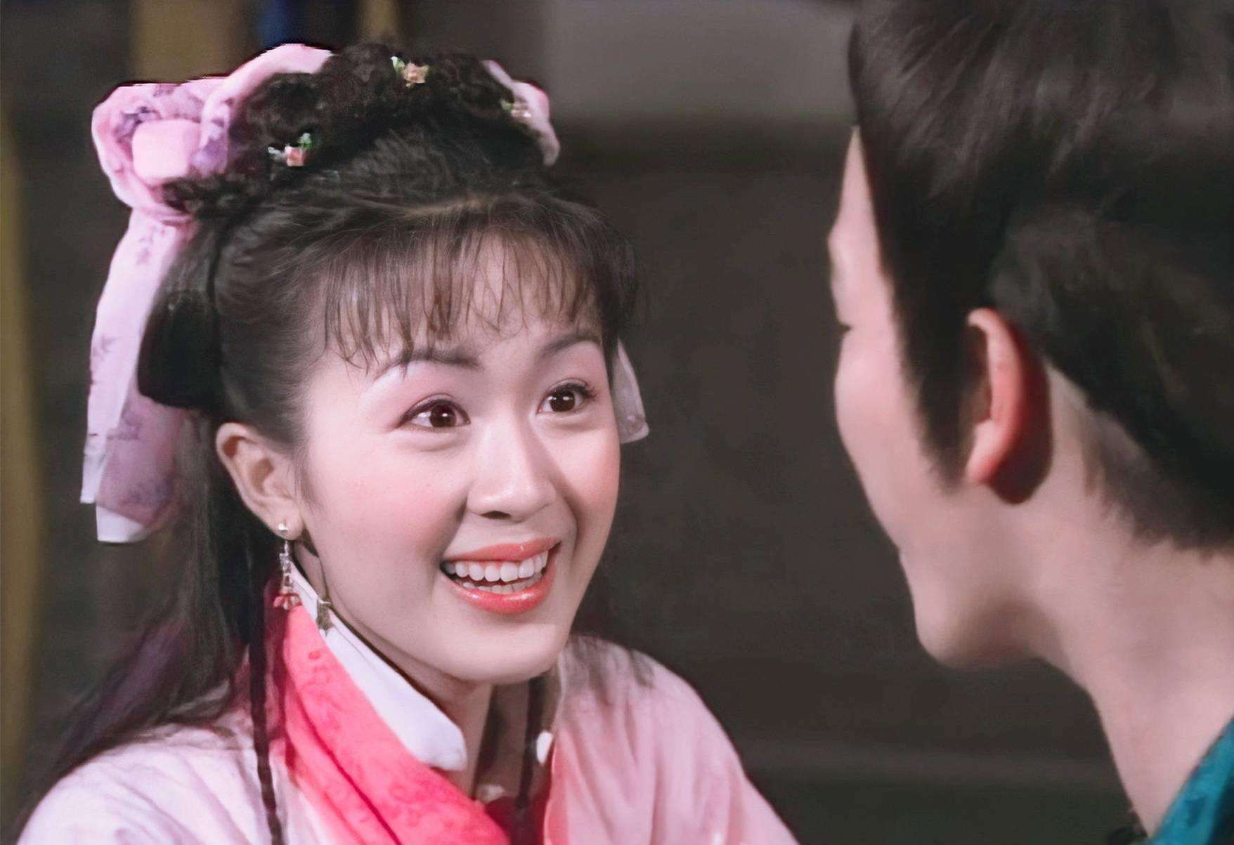 TVB两大甜妹命运各异，唐宁离婚带两娃苦求工作，文颂娴却很幸福