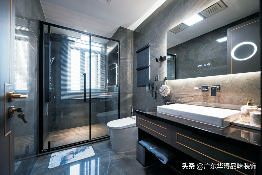 卫生间装修效果图：实用与美观兼具的设计灵感