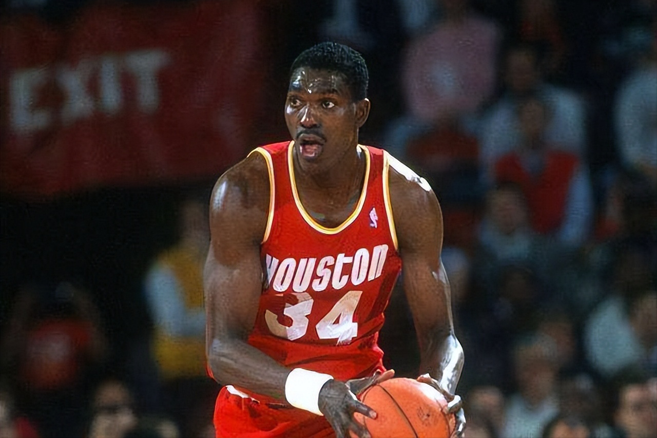 第5位:哈基姆-奥拉朱旺;86-87赛季,休斯顿火箭队主场迎战超音速,本场