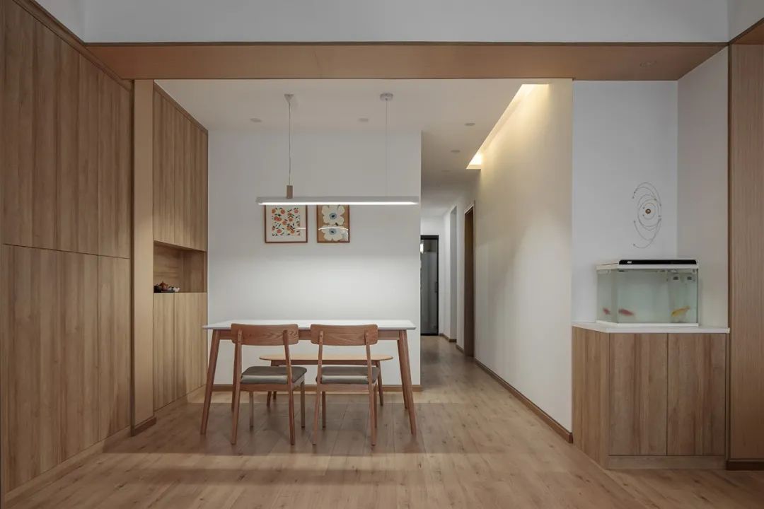 爆改70m²独居之家：原木+留白的温馨屋，一进门就是满满幸福感