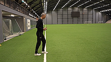 足球怎么踢得远且快（这三个错误使你跑得更慢）