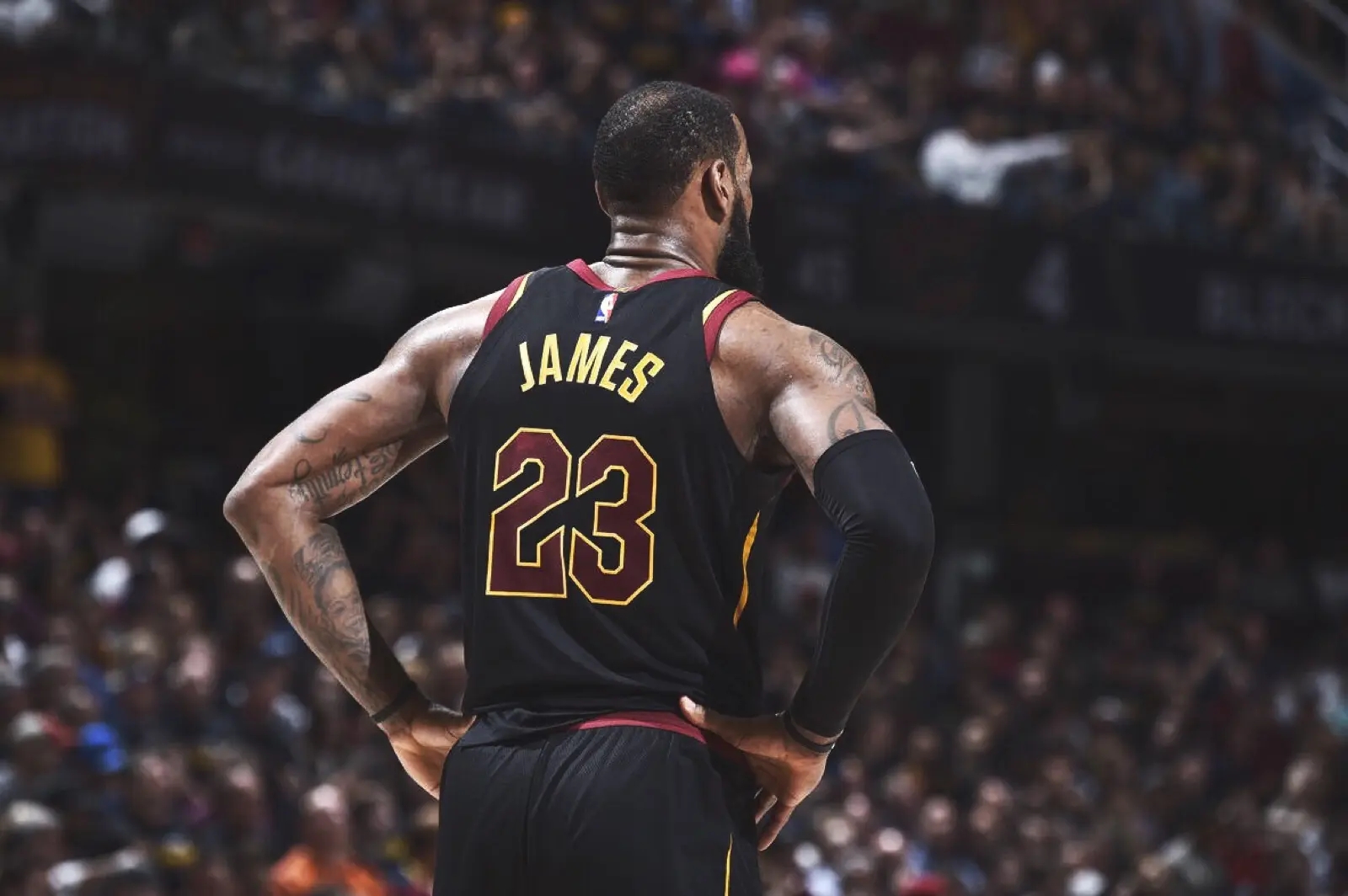 成首位拿过三大联赛金靴第一人（同为38岁，都是历史得分手，C罗与詹姆斯都陷争议，难以成为第一）