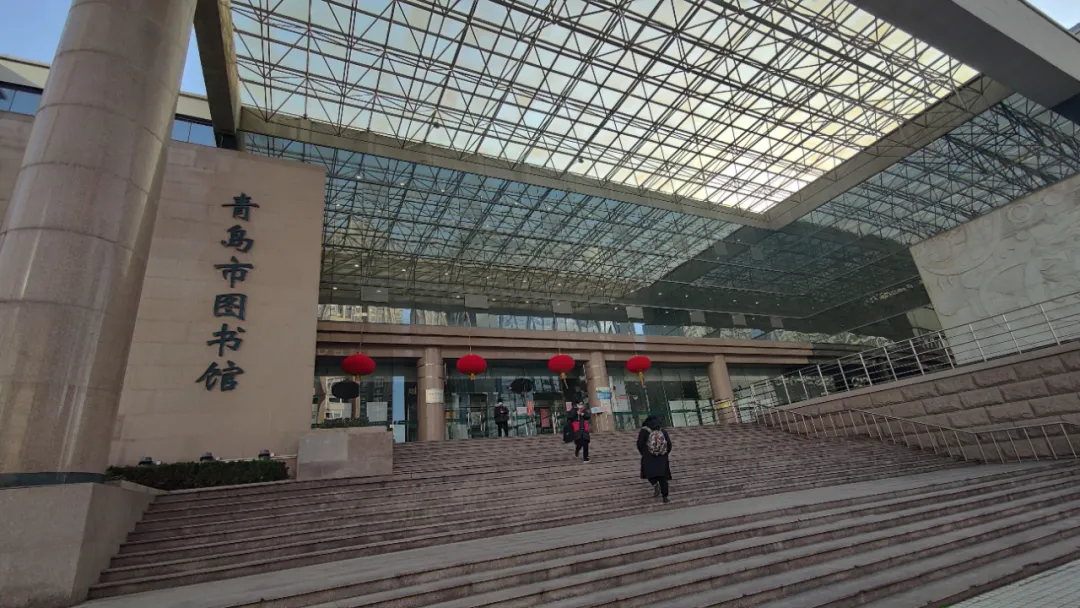 青岛市图书馆的借书证可以在新华书店借书你知道吗？