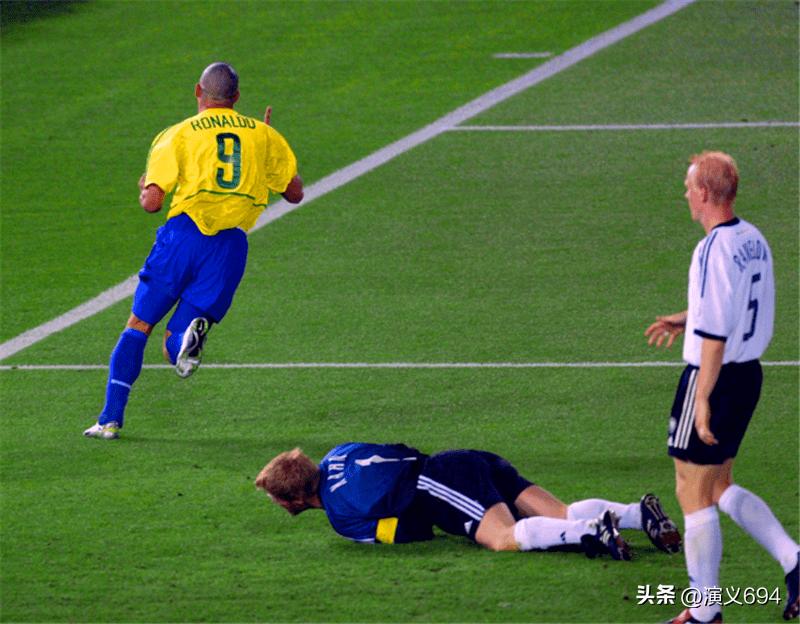 回顾2002年韩日世界杯，国足首秀世界舞台，五星巴西闪耀亚洲