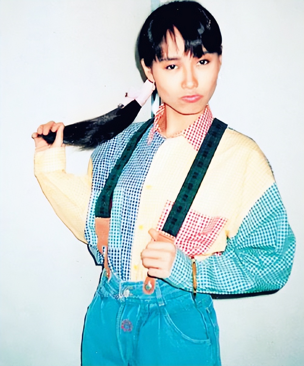 "许仙"叶童太真实,不染发不涂口红,演戏认真,穿搭却随意