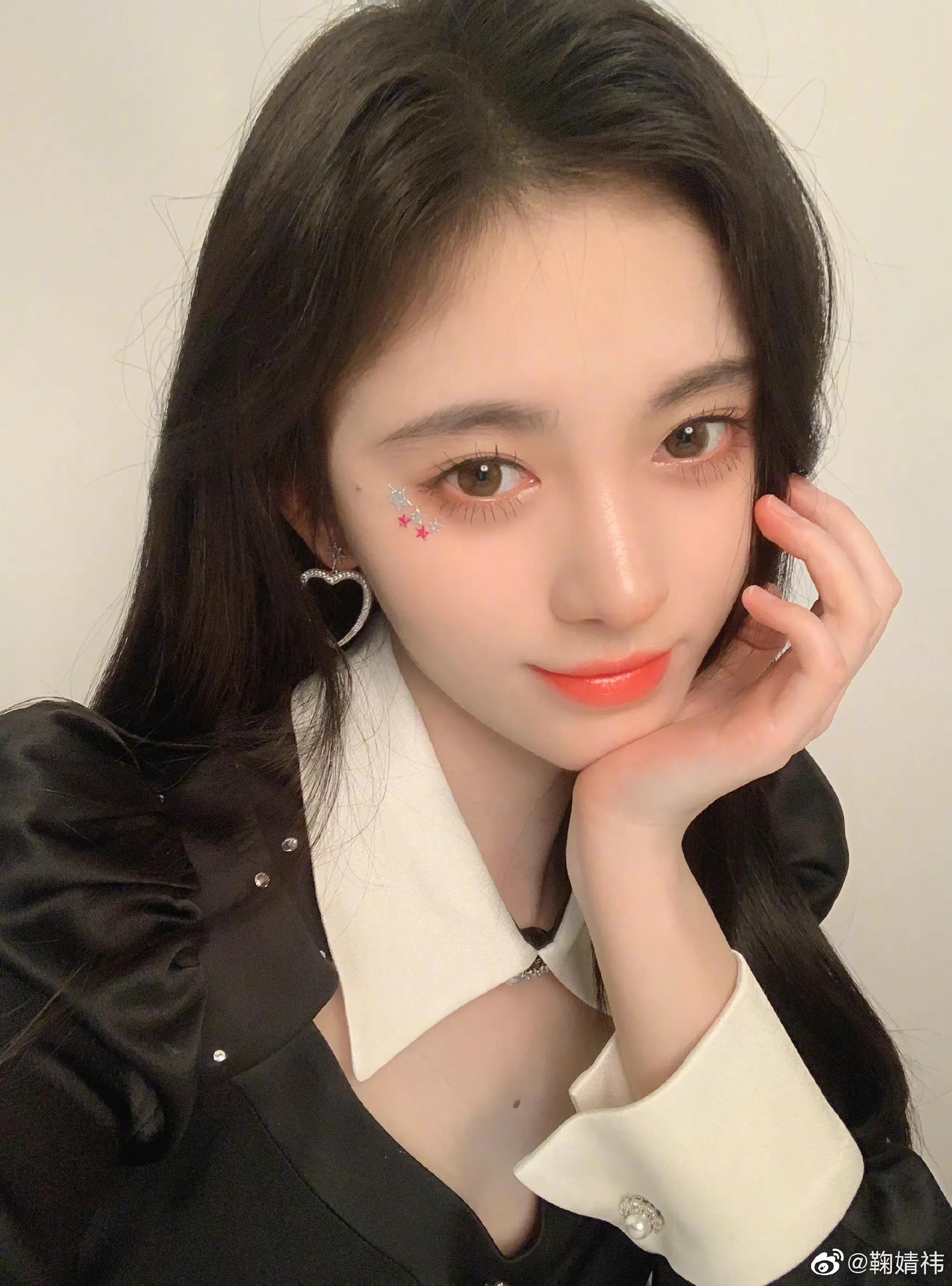 鞠婧祎自拍照头像大户