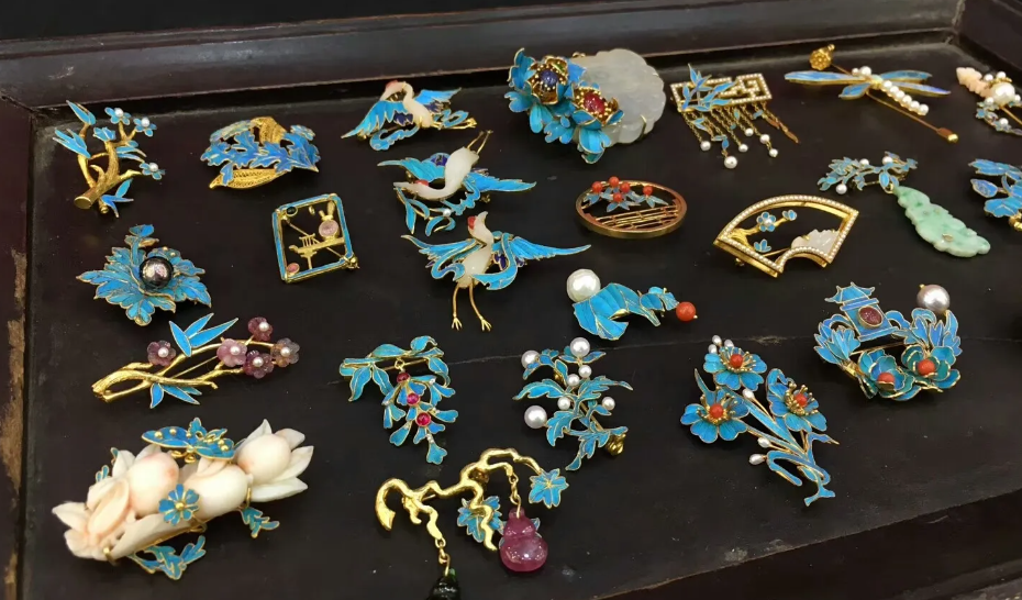 清朝宫廷点翠艺术形式在首饰设计中的运用