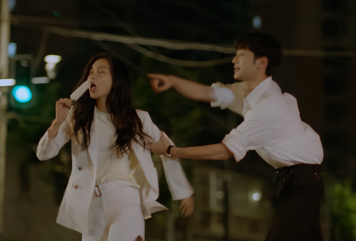 播8集，冲到榜单第一，baby令观众成功入坑，言情剧有天花板了？