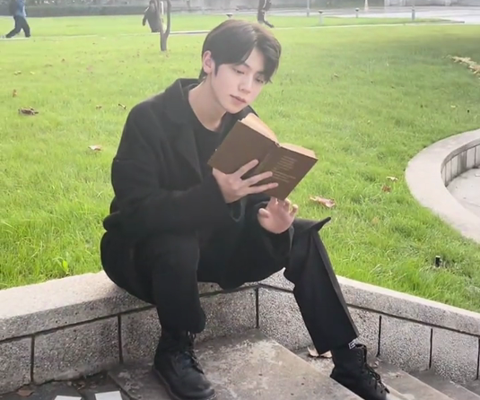 华中科大宣传片中的男生，竟是“武汉大学”校草，评论区笑不活了