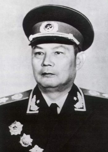 1976年，华国锋担任军委主席，还有5位军委副主席都有谁？