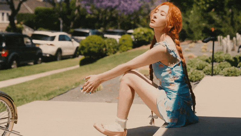 杨幂的绿发小雀斑，南韩第一腿精宣美的红发小雀斑，哪个最正宗？