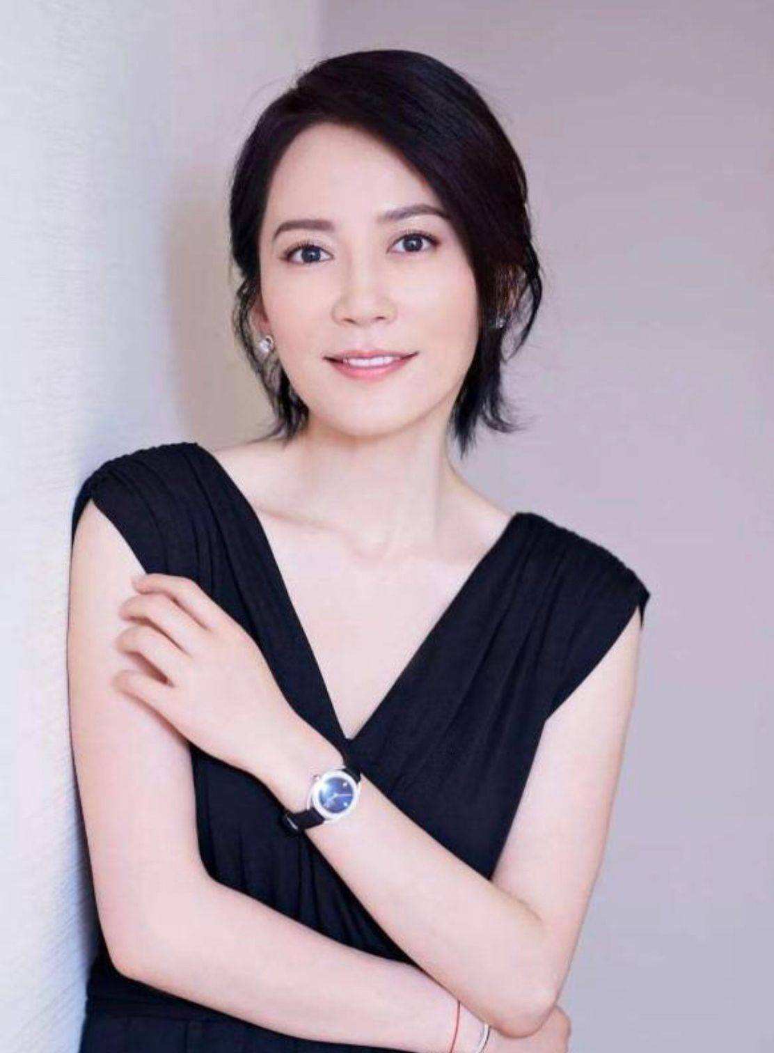 二,适合中年女性的发型