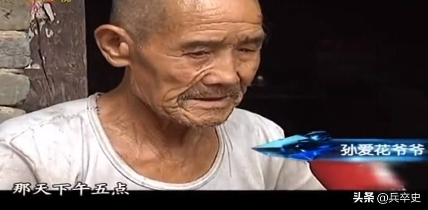 2010年，河南18岁少女“工地”搬水泥赚学费，家里穷的盐都买不起