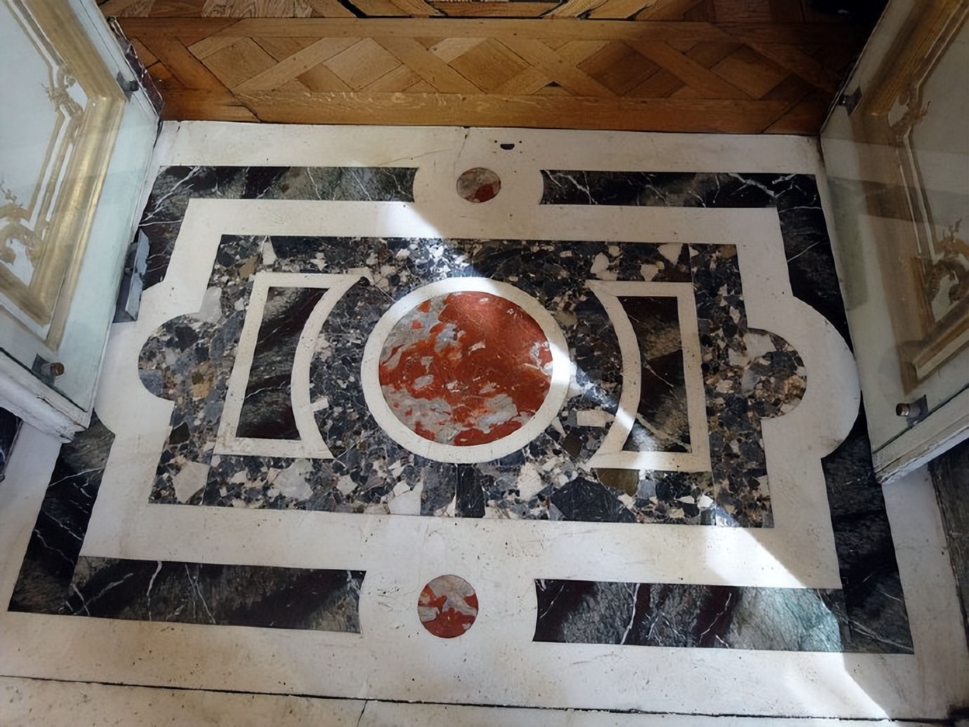 古代欧洲宫廷图片（欧洲第一宫殿 - 法国巴黎的凡尔赛宫）