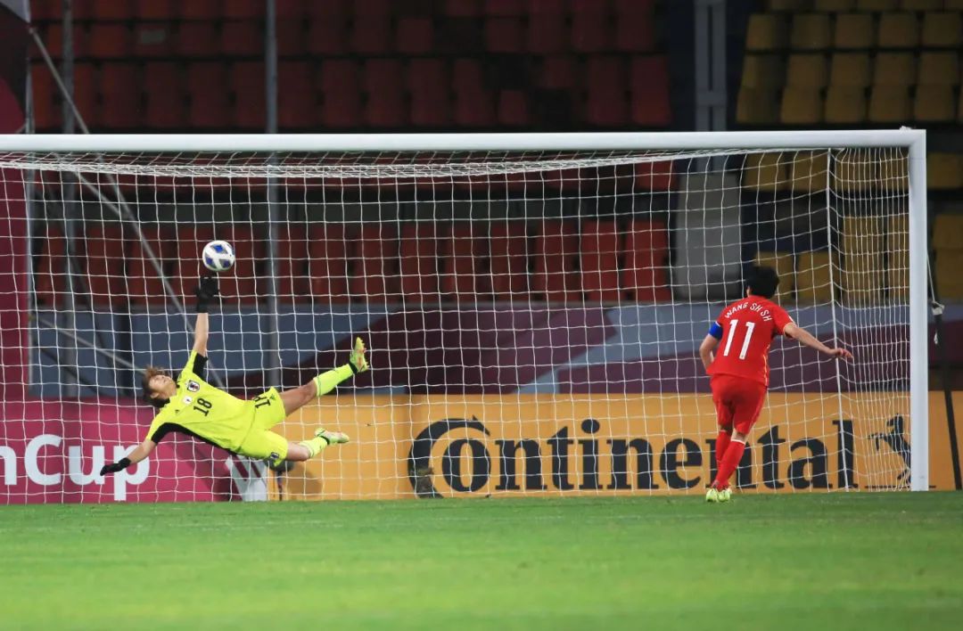 FIFA官方恭喜中国女足勇夺冠军(燃爆！时隔16年中国女足再夺冠！黄健翔：按男足标准双倍发奖金)