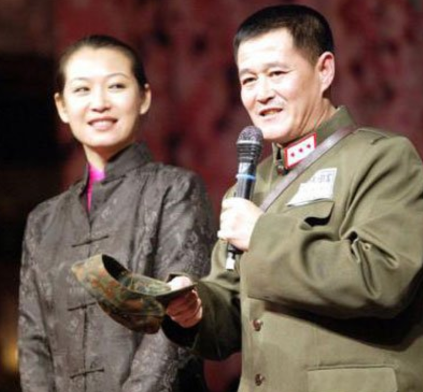 同是赵本山的种，把前妻女儿和后妻女儿一对比，差距一目了然