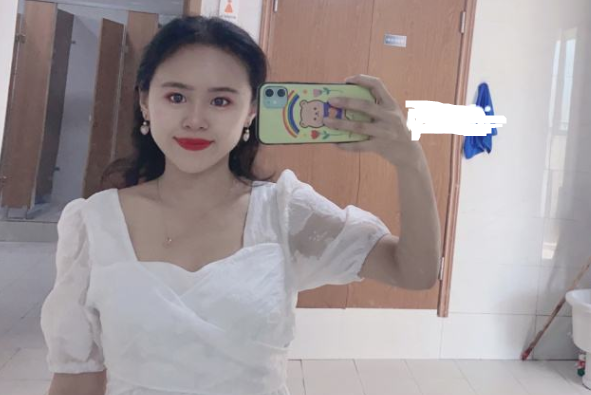 四川：大学课堂上的西班牙语老师，眼里带笑风情万种，不要太迷人