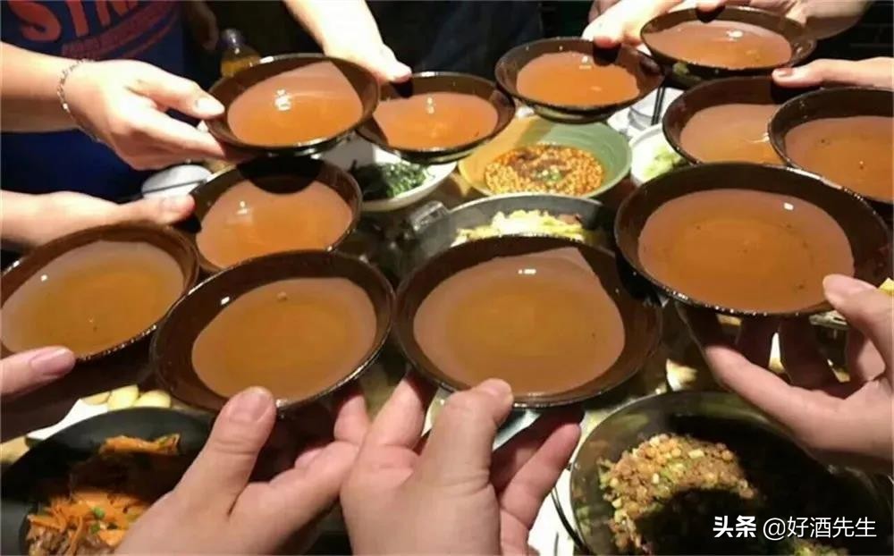 动车能带酒吗(过年回家带酒，火车上能带吗？飞机能带酒吗？)