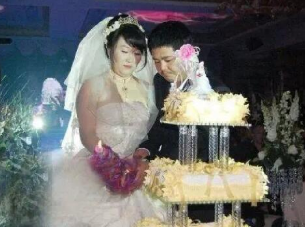 同是赵本山的种，把前妻女儿和后妻女儿一对比，差距一目了然